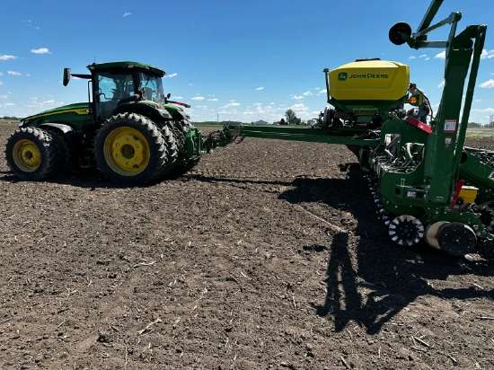  中东局势动荡，霍尔木兹海峡受阻；美国农业面临化肥供应严峻挑战。 新闻