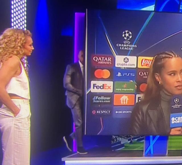  【战术复盘】三中卫体系的致命陷阱：斯洛特五后卫战术深度剖析 体育新闻