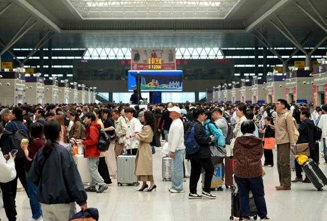 “米”字高铁网的清明答卷：269.2万人次数据背后的精准调度密码