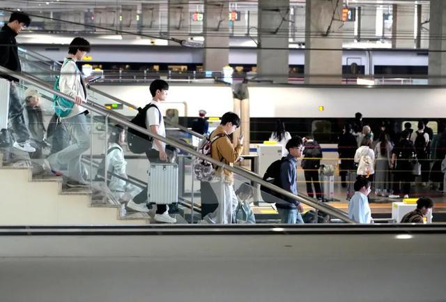  “米”字高铁网的清明答卷：269.2万人次数据背后的精准调度密码 新闻