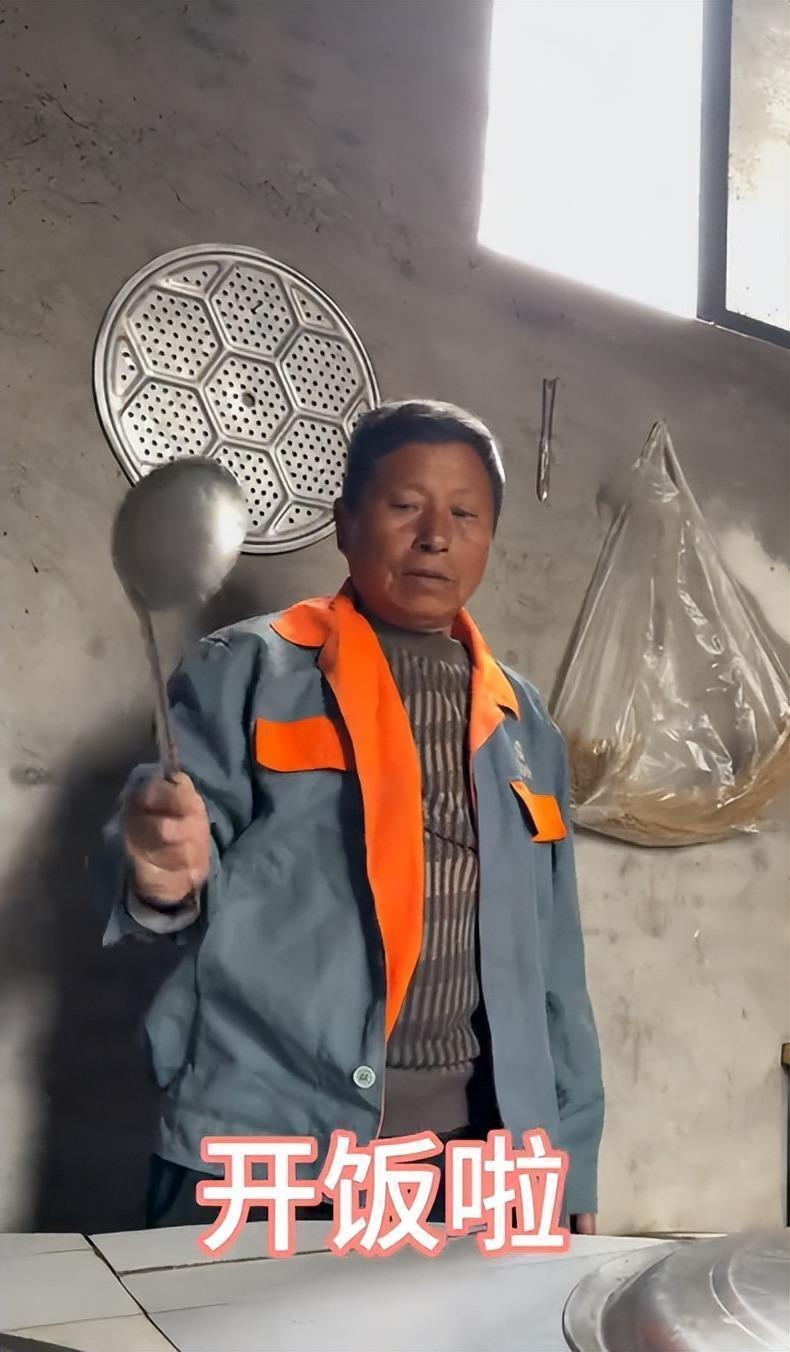  那个蹲在墙角吃白饭的大儿子，让我红了眼眶 情感心理