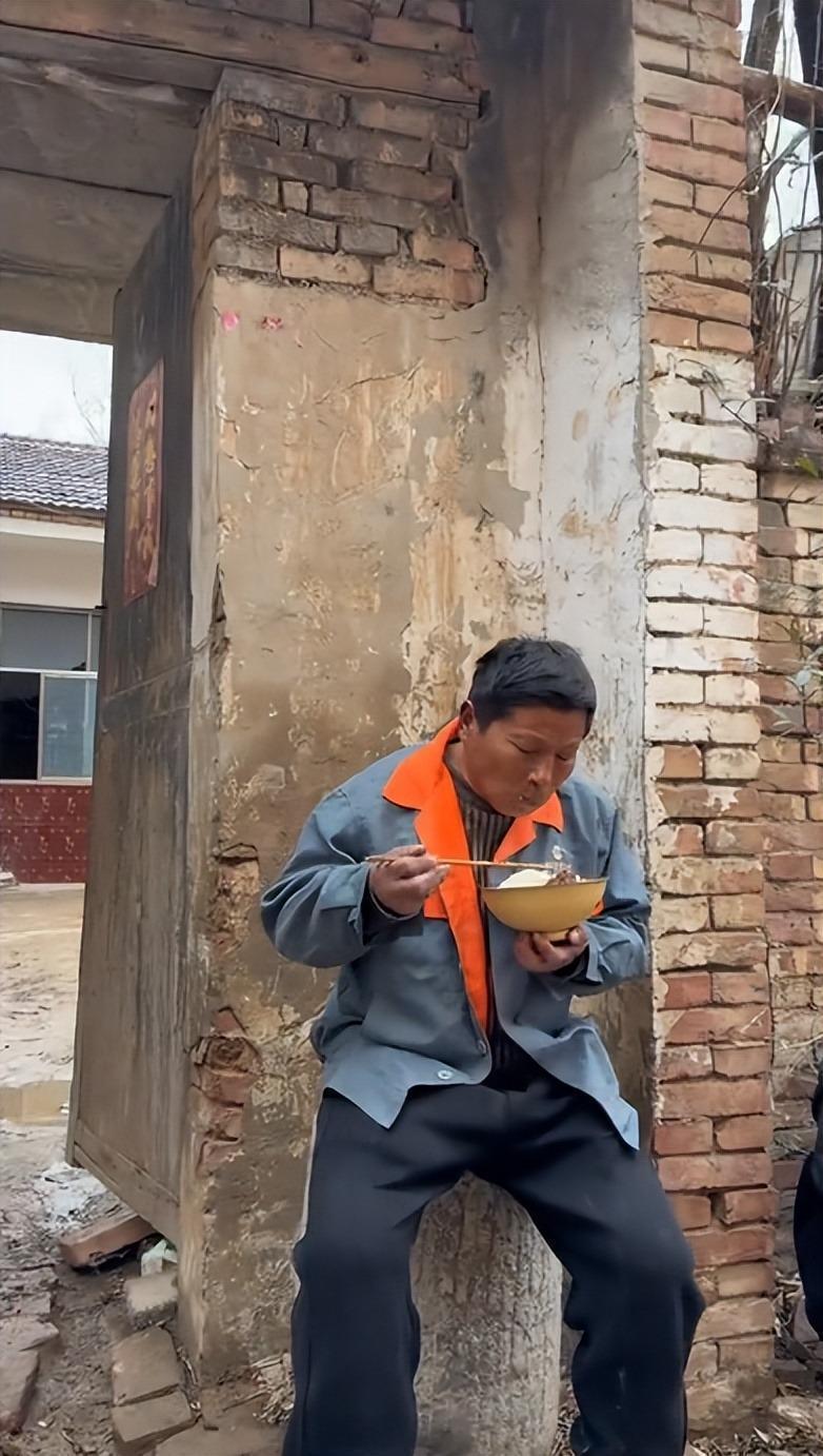  那个蹲在墙角吃白饭的大儿子，让我红了眼眶 情感心理