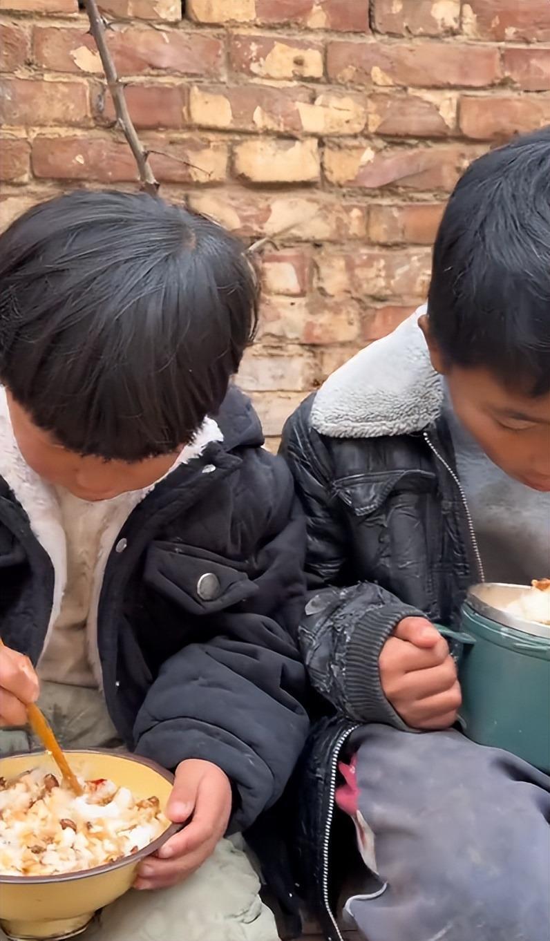  那个蹲在墙角吃白饭的大儿子，让我红了眼眶 情感心理