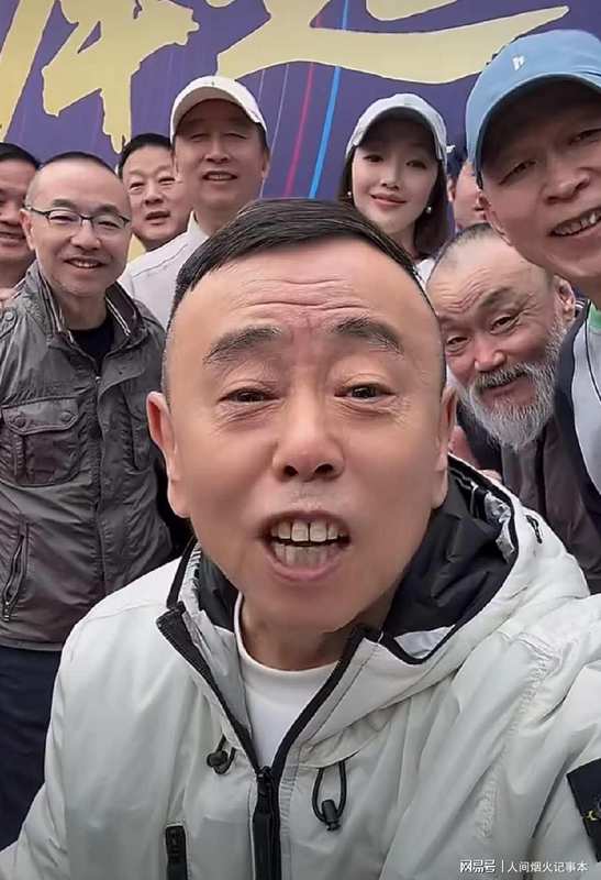  从DVD租碟到热搜霸榜：《举起手来》IP重启背后的喜剧方法论 影视小说